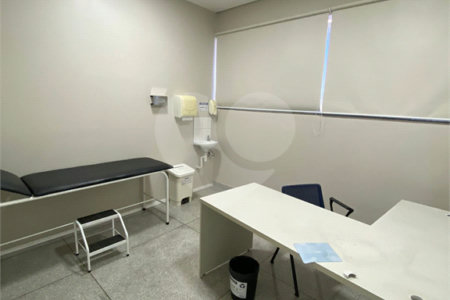 Salão para alugar em Vila Romanópolis, Ferraz de Vasconcelos, SP