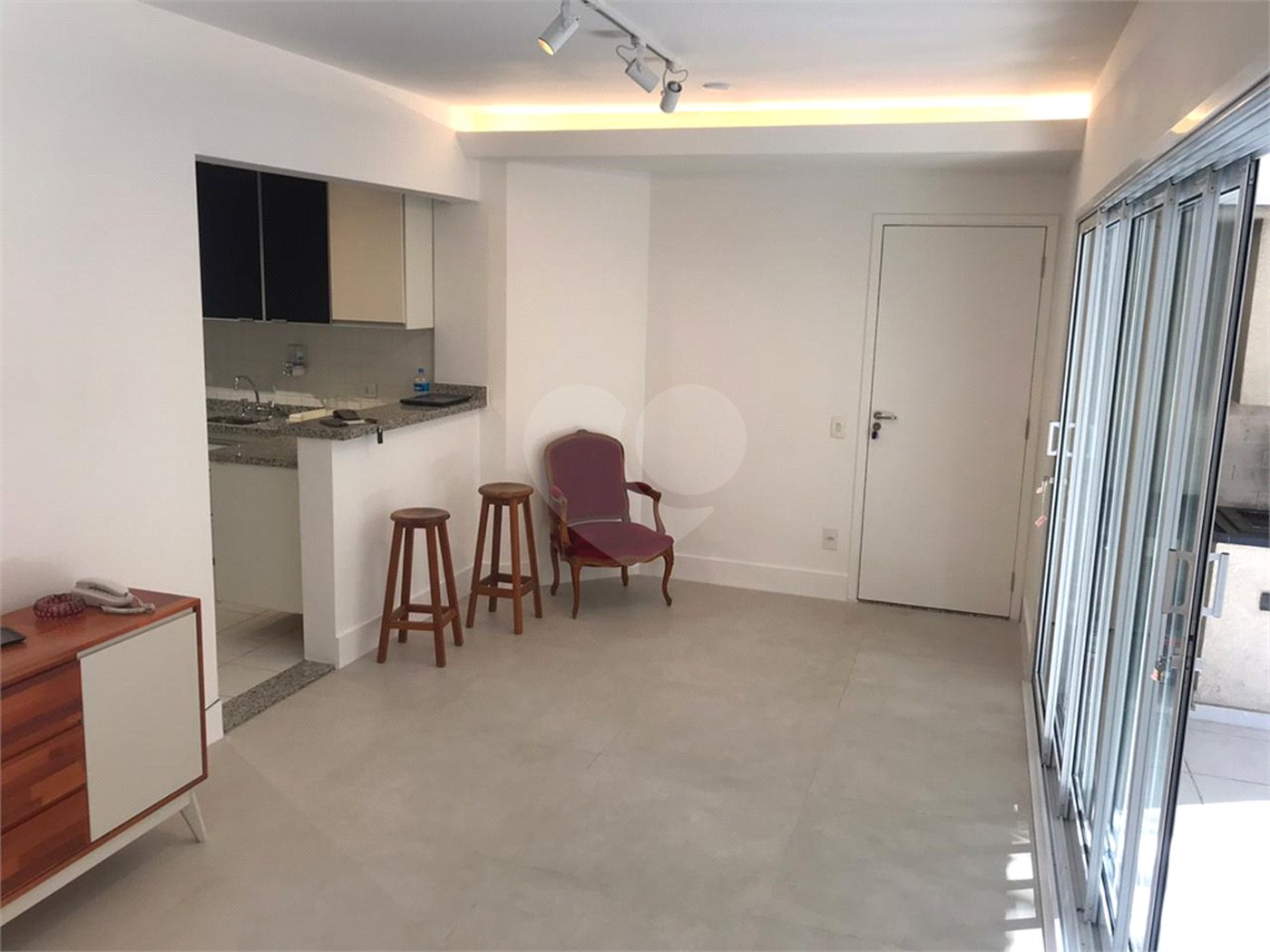 APARTAMENTO 2 QUARTOS (1 SUÍTE) À VENDA NO PARAÍSO