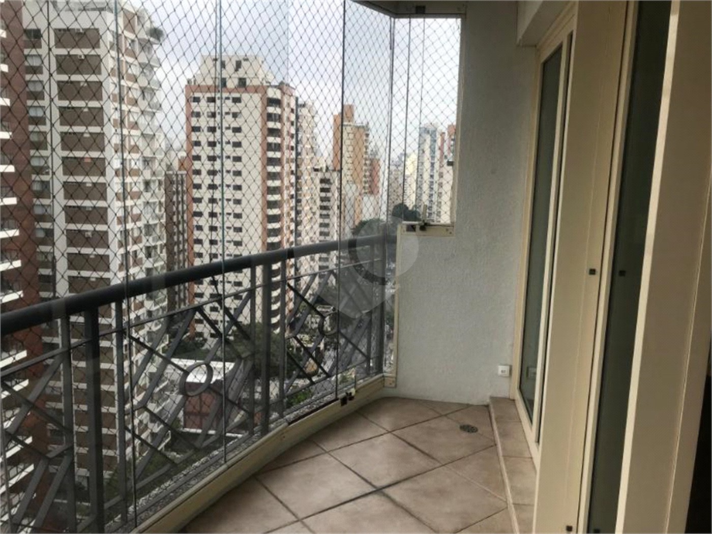 Apartamento à venda ou para alugar com 3 suítes em Moema, São Paulo, SP