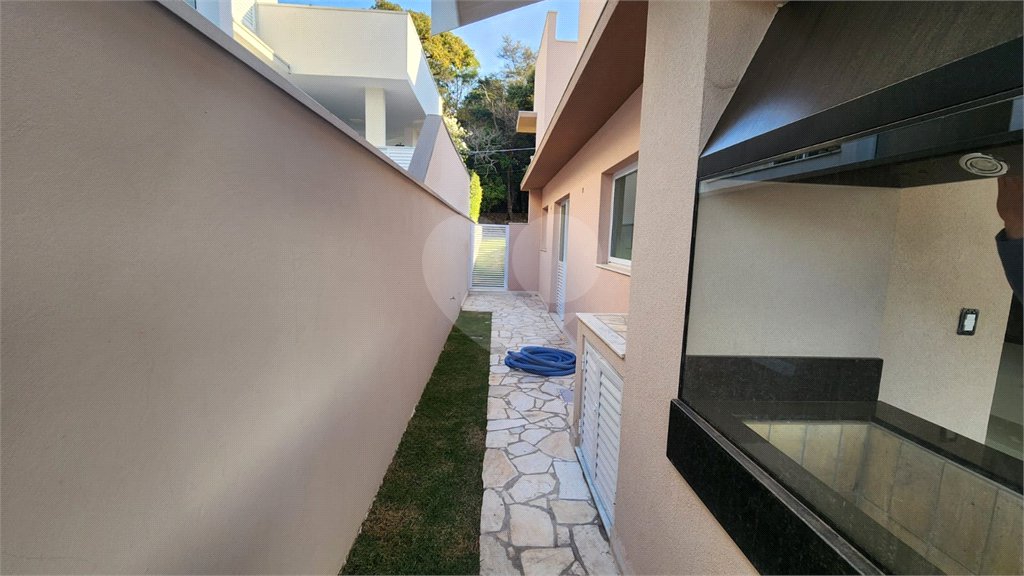 Casa à venda com 4 suítes no condomínio Santa Isabel I, Louveira - SP