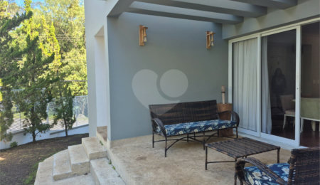 Casa para alugar com 5 quartos, sendo 4 suítes,  no condomínio Colinas Japore, São Paulo - SP
