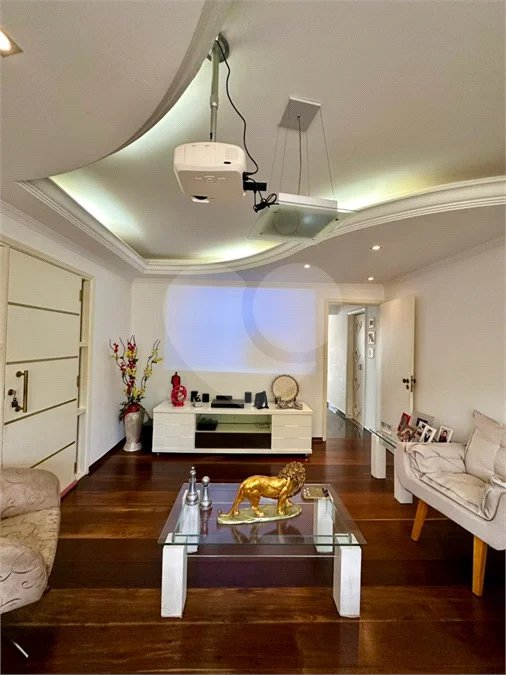 Casa de Alto Padrão à Venda no Parque dos Pássaros – 350 m²