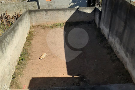 Sobrado à venda com 4 quartos em Vila Correa, Ferraz de Vasconcelos, SP