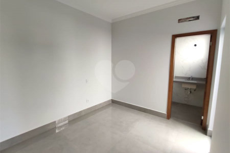 Casa térrea no Condomínio Terras de San Pedro , localizado em Bonfim Paulista/SP.