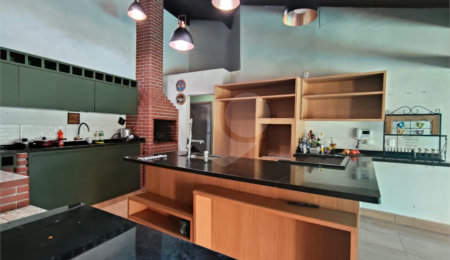 Casa Térrea à venda com 4 quartos, sendo 1 suíte,  em Vila Mazzei, Itapetininga, SP