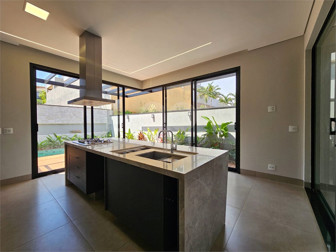 Casa à venda com 4 suítes no condomínio Residencial Terras de Siena, Ribeirão Preto - SP