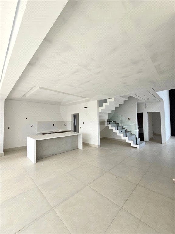 Casa à venda com 4 quartos, sendo 3 suítes, no condomínio Alphaville Nova Esplanada 4, Votorantim - SP