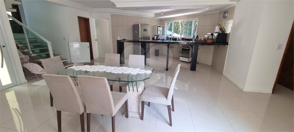 Casa à venda com 4 quartos, sendo 2 suítes,  no condomínio Sausalito, Mairiporã - SP