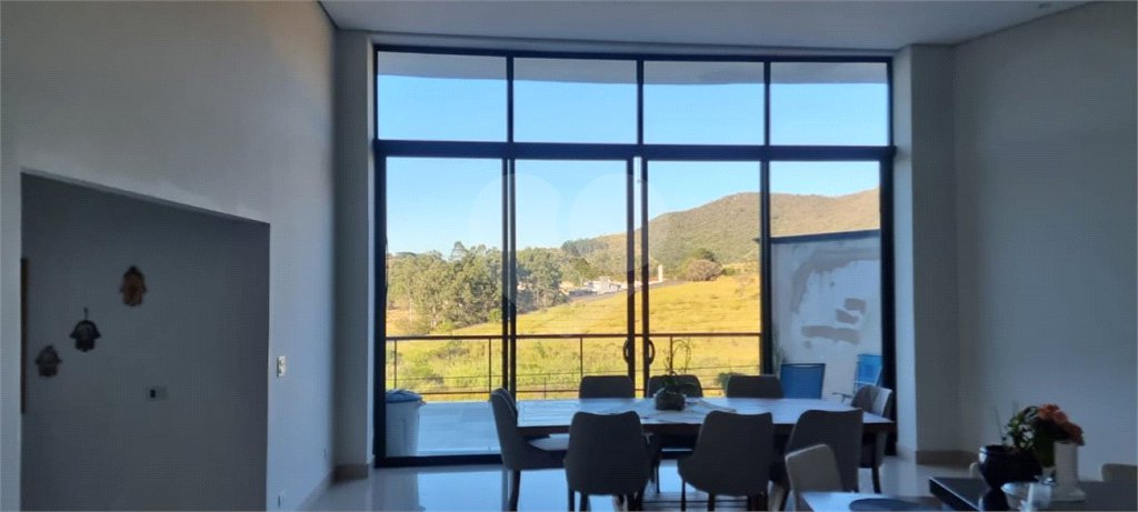 Casa à venda com 4 suítes no condomínio Osato, Atibaia - SP