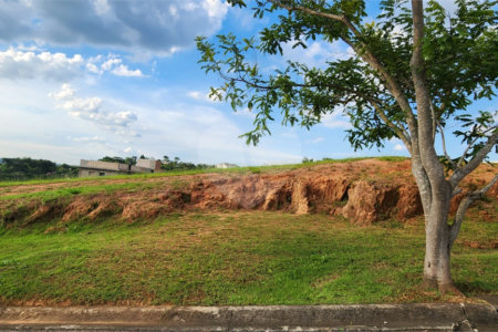 Terreno à Venda no Condomínio Reserva Santa Isabel - Louveira
