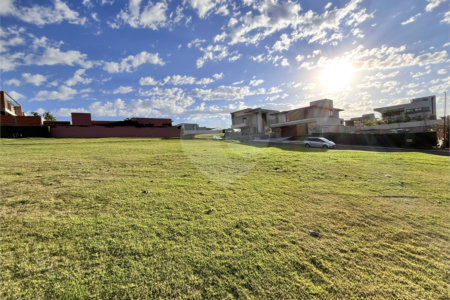 Terreno à venda no condomínio Villa dos Pinheiros, Indaiatuba - SP