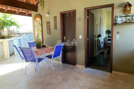 Casa à venda com 3 quartos, sendo 1 suíte, com vista deslumbrante em Recreio Maristela, Atibaia
