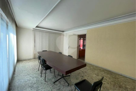 Sobrado à venda com 4 quartos, sendo 1 suíte, em Vila Congonhas, São Paulo, SP