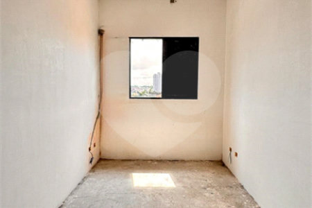 Casa à venda com 3 quartos, sendo 1 suíte, no condomínio Miguel Comitre, Poá - SP