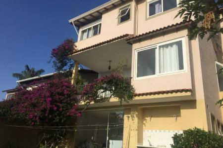Casa à venda com 5 quartos, sendo 4 suítes, no condomínio Jardim Vitória Régia, São Paulo - SP