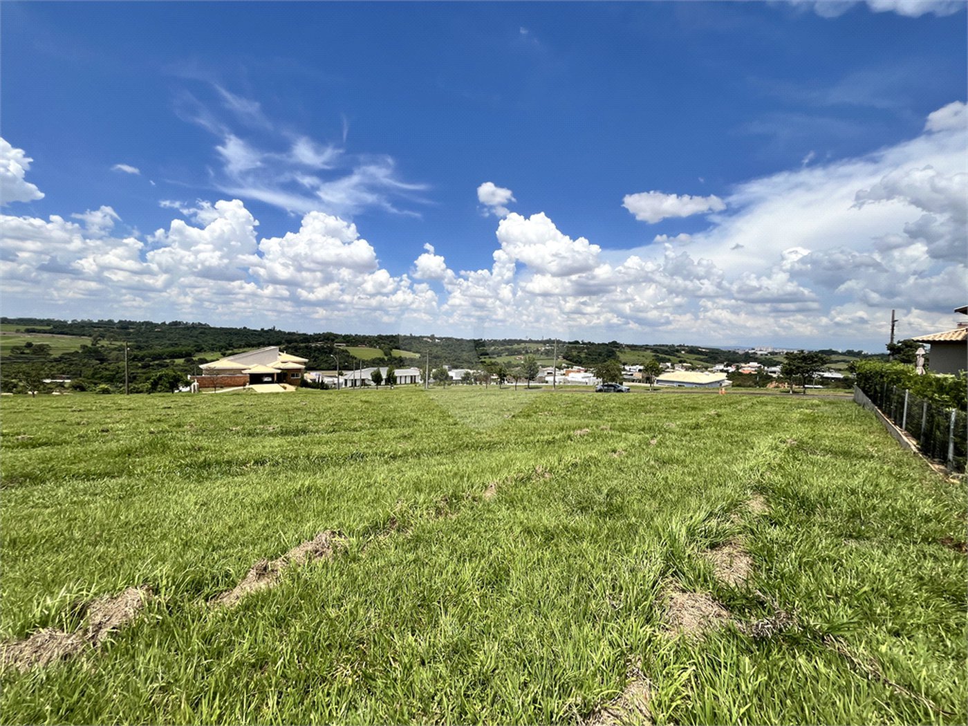 Terreno à venda no condomínio Residencial Saint Charbel, Araçoiaba da Serra - SP