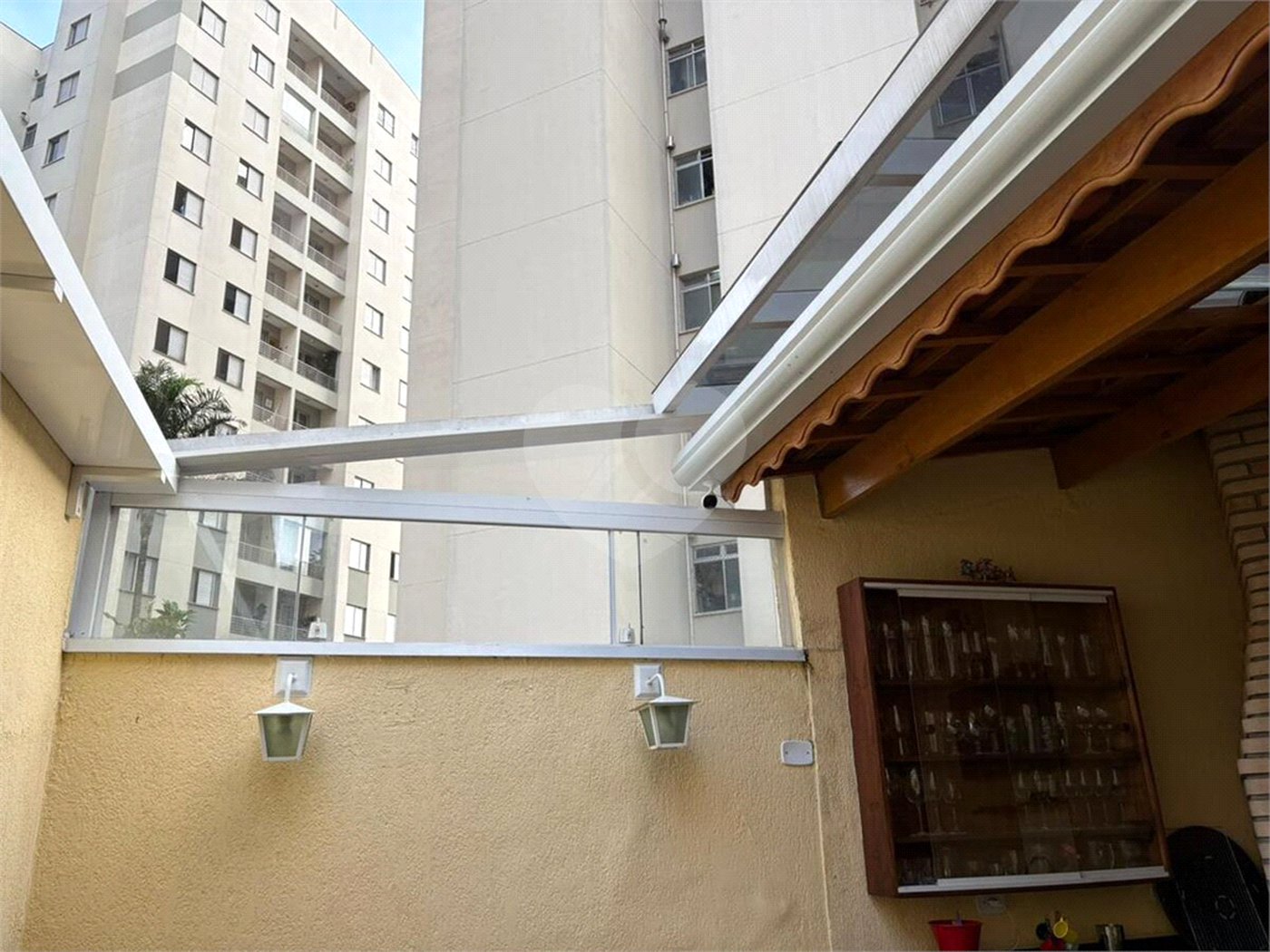 Casa à venda com 3 quartos, sendo 1 suíte, no condomínio Villagio Vicino, São Paulo - SP
