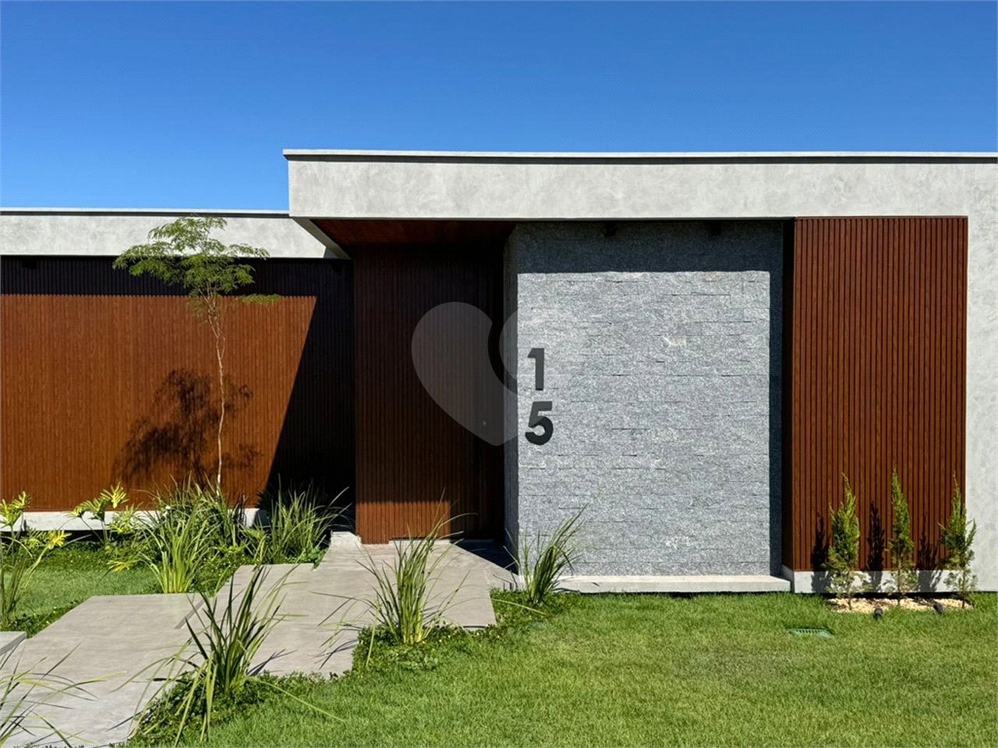 Casa à venda com 4 suítes no condomínio Florais da Mata, Várzea Grande - MT
