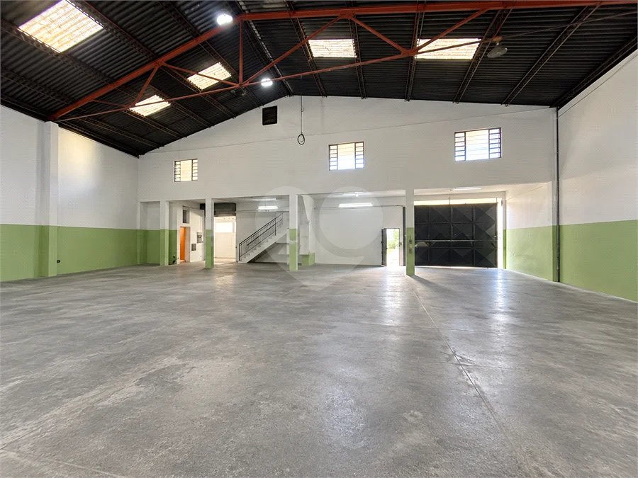 Galpão comercial/industrial com 627 m² no Bairro Planalto, em São Bernardo do Campo, próximo à Via Anchieta, com piso fabril, escritórios e mezanino.