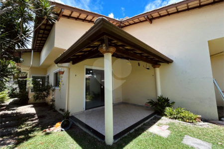 Casa à venda com 1 quarto, sendo 3 suítes,  em Outerio da Glória, Porto Seguro, BA