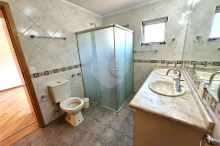 Casa à venda com 4 quartos, sendo 1 suíte,  em Granja Julieta, São Paulo, SP