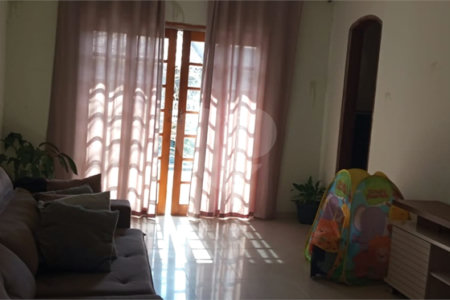 Casa à venda com 3 quartos, sendo 1 suíte,  em Jardim Valéria, Guarulhos, SP