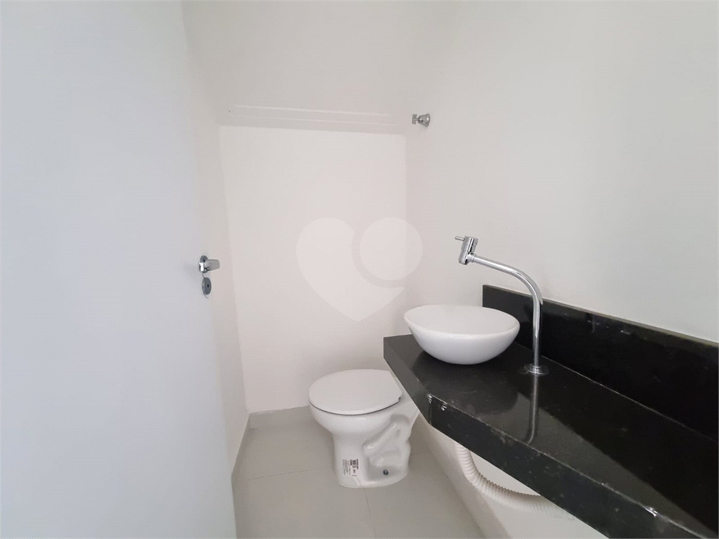 Casa à venda com 3 quartos, sendo 1 suíte, no condomínio Residencial Américo Figueiredo, Sorocaba - SP