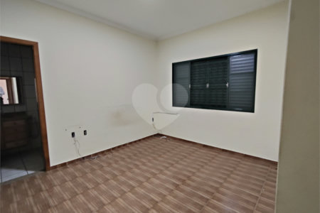 Casa para alugar com 4 quartos, sendo 1 suíte, em Vila Judite, Itapetininga, SP