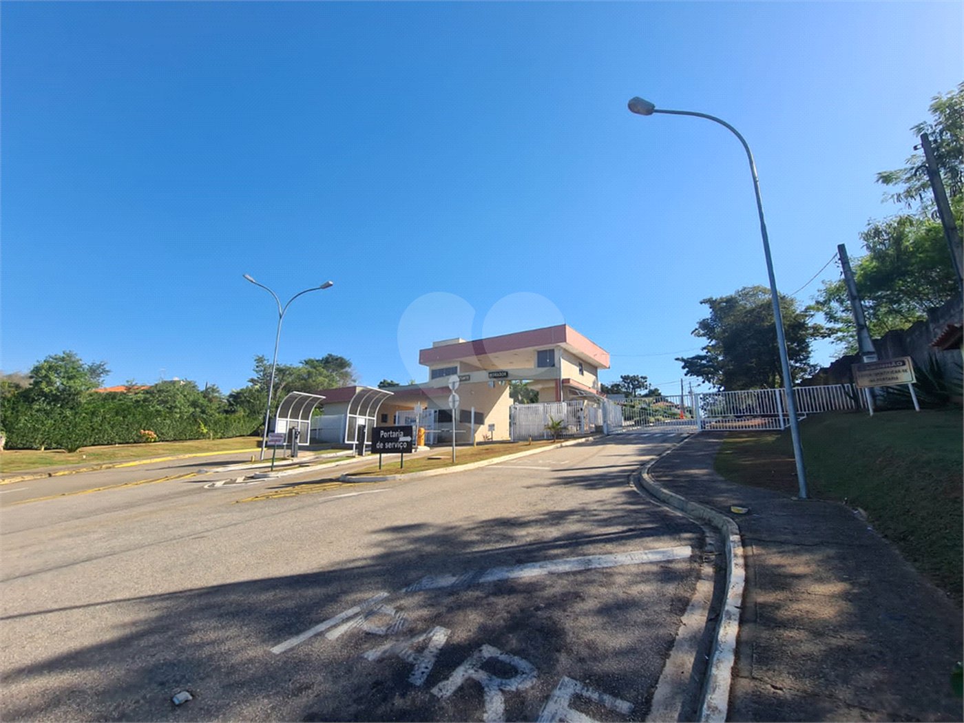 Casa à venda com 3 suítes no condomínio Portal do Sabiá, Araçoiaba da Serra - SP