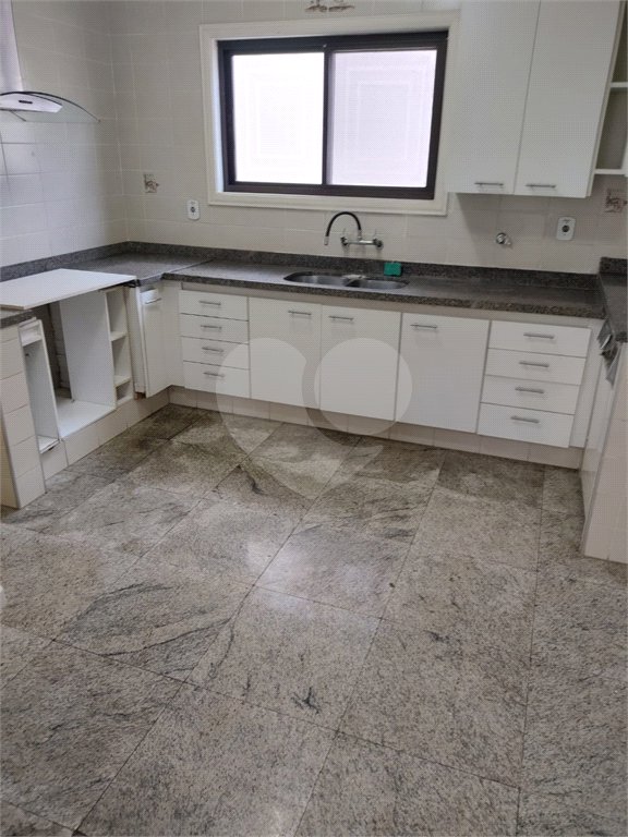 Casa à venda com 4 suítes no condomínio Estância Marambaia, Vinhedo - SP