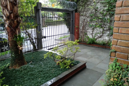 Sobrado à venda com 3 quartos, sendo 2 suítes,  em Brooklin Velho, São Paulo, SP