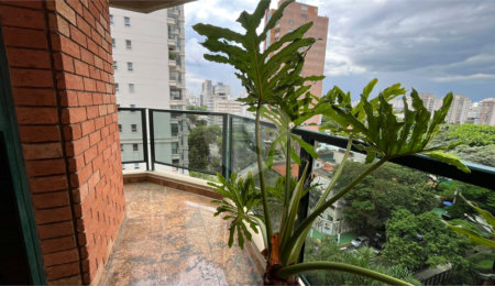 Apartamento à venda com 3 suítes em Moema, São Paulo, SP