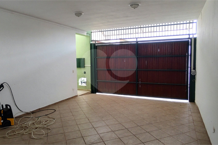 Casa à venda com 3 quartos, sendo 1 suíte, no Centro, Extrema, MG