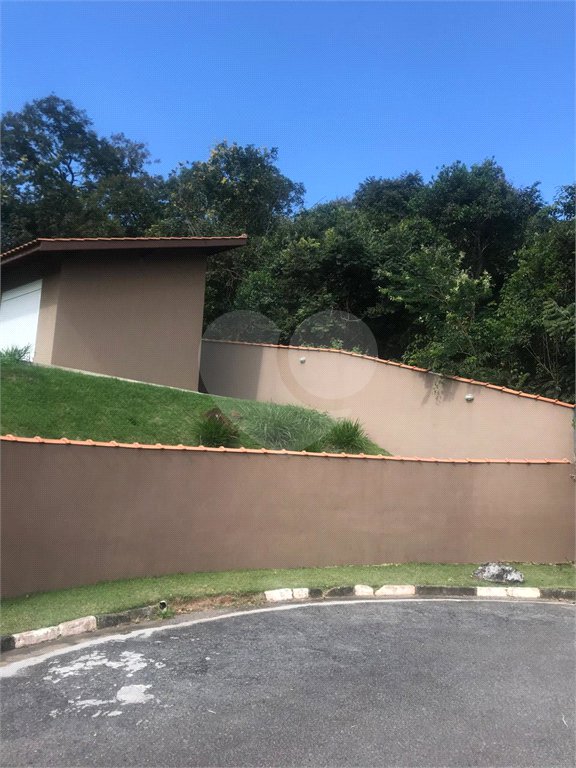 Casa à venda com 3 quartos, sendo 1 suíte,  no condomínio Marf II, Bom Jesus dos Perdões - SP