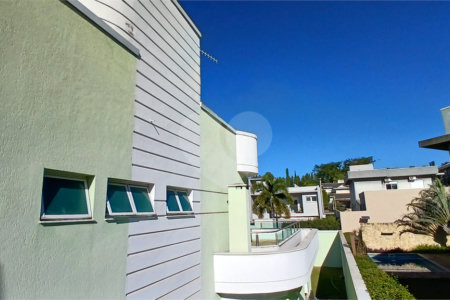 Casa à venda com 3 suítes no condomínio Figueira Garden, Atibaia - SP