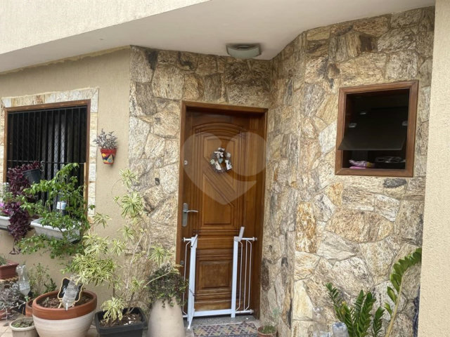 Casa à venda com 3 quartos, sendo 1 suíte,  no condomínio Beatriz, São Paulo - SP