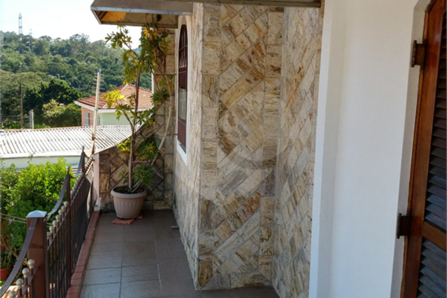 Sobrado à venda com 3 quartos em Jardim Regina, São Paulo, SP