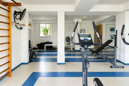 Apartamento com 2 dormitórios e 1 vaga em Nova Petrópolis, com piscina, academia, brinquedoteca, churrasqueira e portaria 24 horas. Excelente localização.