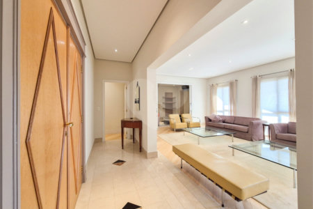 Apartamento à venda ou para alugar com 4 quartos, sendo 3 suítes, em Moema, São Paulo, SP