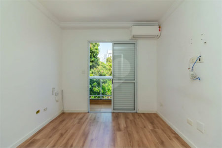 Casa à venda com 3 quartos, sendo 2 suítes,  no condomínio Sagres, São Paulo - SP