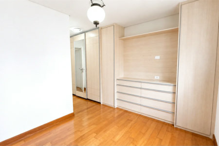 Apartamento à venda com 3 quartos, sendo 1 suíte,  em Jardim das Acácias, São Paulo, SP