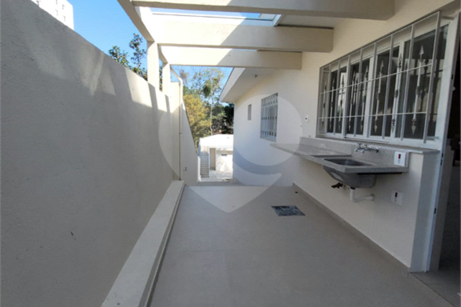 Casa Térrea à venda ou para alugar com 4 quartos, sendo 3 suítes,  em Horto Florestal, São Paulo, SP