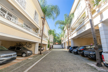 Casa à venda com 4 suítes no condomínio Ville Bosqueé, São Paulo - SP