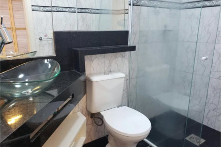 Casa à venda com 4 quartos, sendo 3 suítes, no condomínio Vila Inglesa, Sorocaba - SP