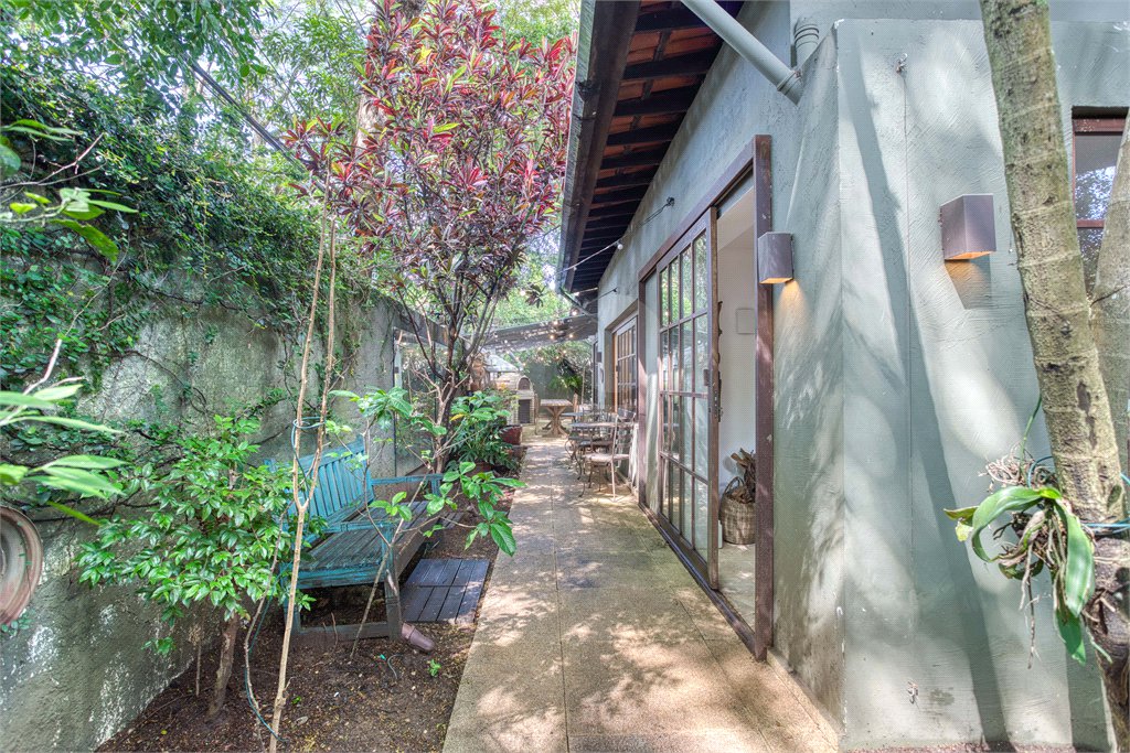 Casa à venda com 4 quartos, sendo 2 suítes, em Alto da Boa Vista, São Paulo, SP