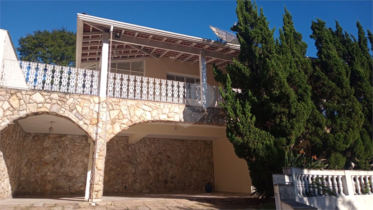 Casa à venda com 5 quartos, sendo 3 suítes,  no condomínio Estância Marambaia, Vinhedo - SP