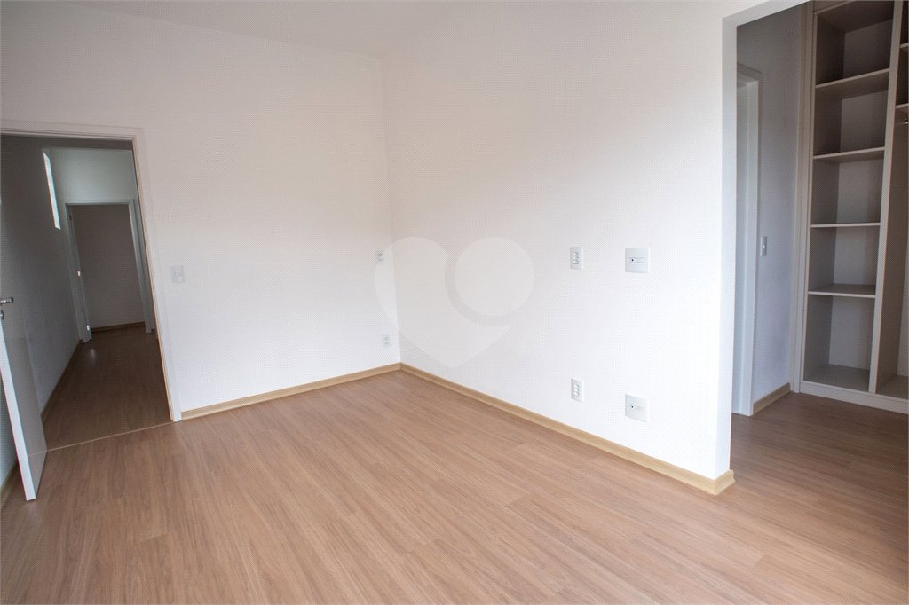 Casa à venda com 3 suítes em Vila Santista, Atibaia, SP