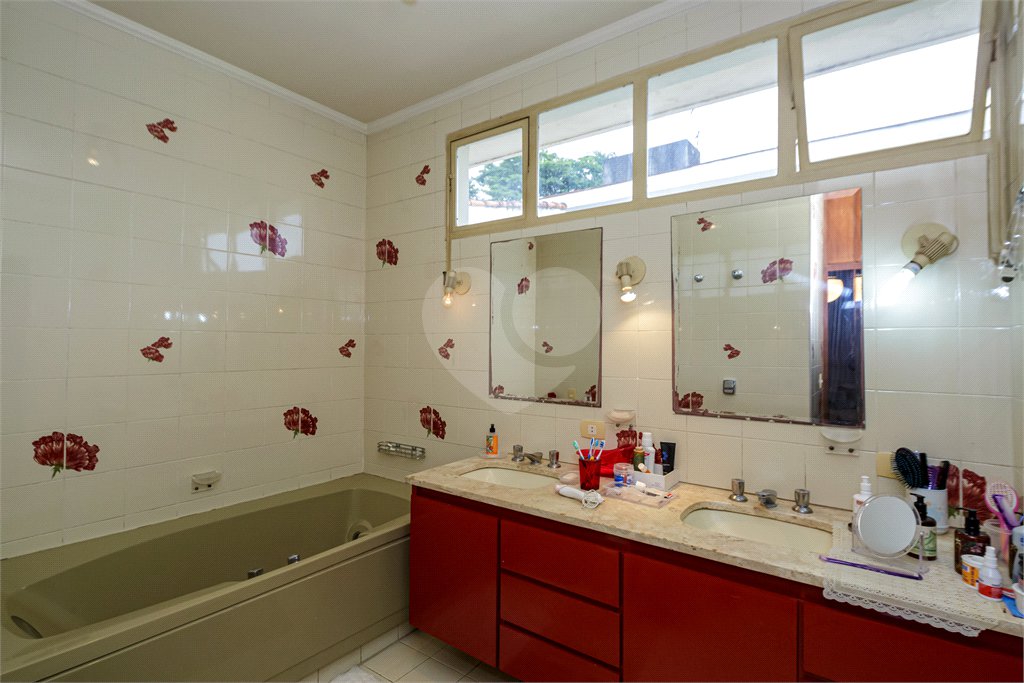 Casa de Vila para alugar com 4 quartos, sendo 1 suíte, em Granja Julieta, São Paulo, SP