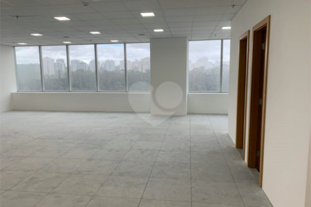 Sala à venda em Várzea de Baixo, São Paulo, SP