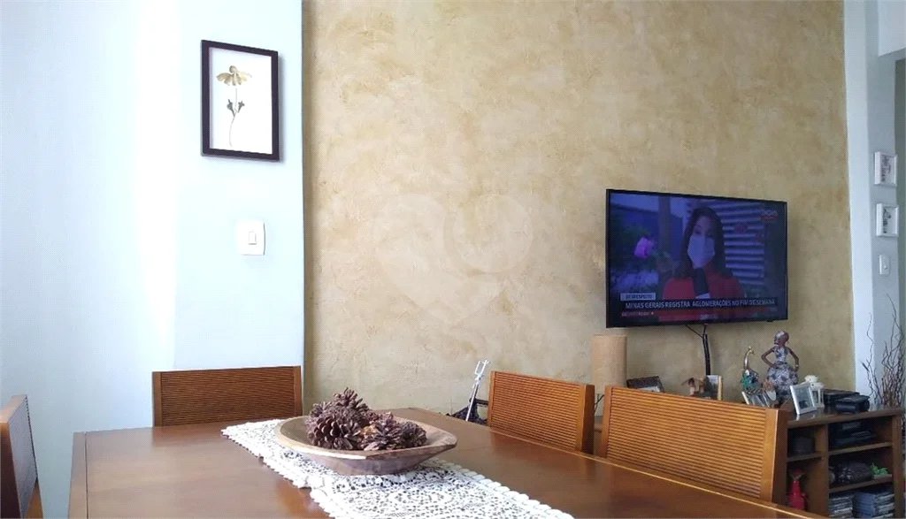 Apartamento com três dormitórios no Bom Retiro.